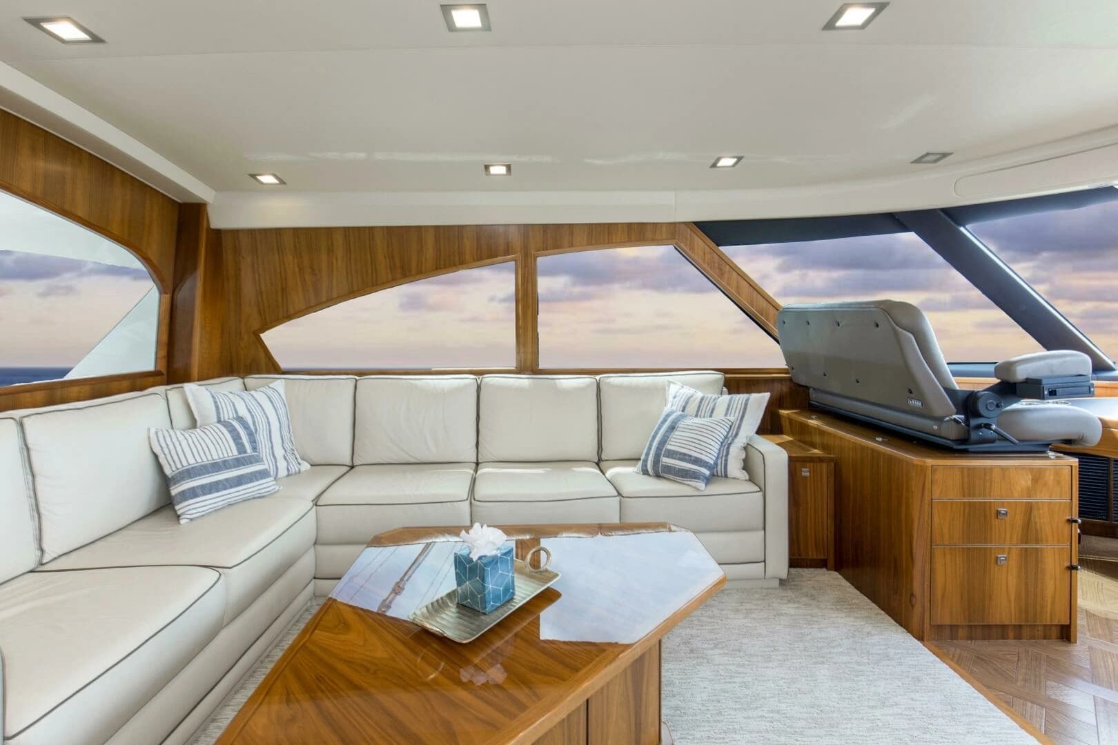 2016 Viking 92 Enclosed Bridge - Image 5