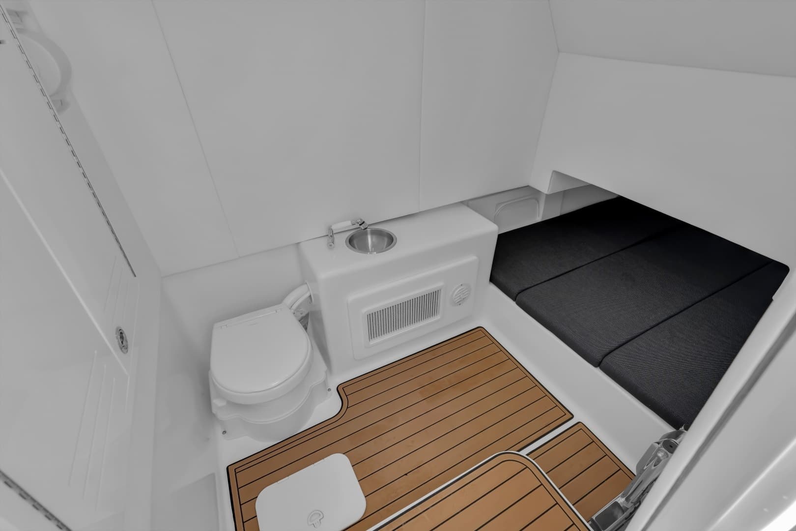 2026 Front Runner 39 Center Console - Image 69
