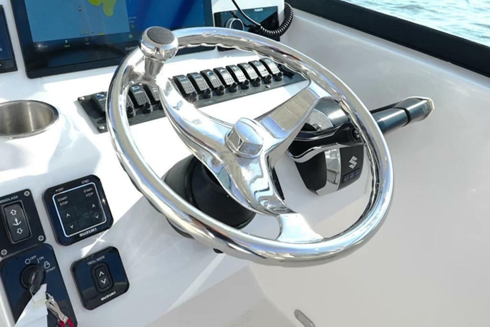 2026 Twin Vee 240 GFX DC - Image 10