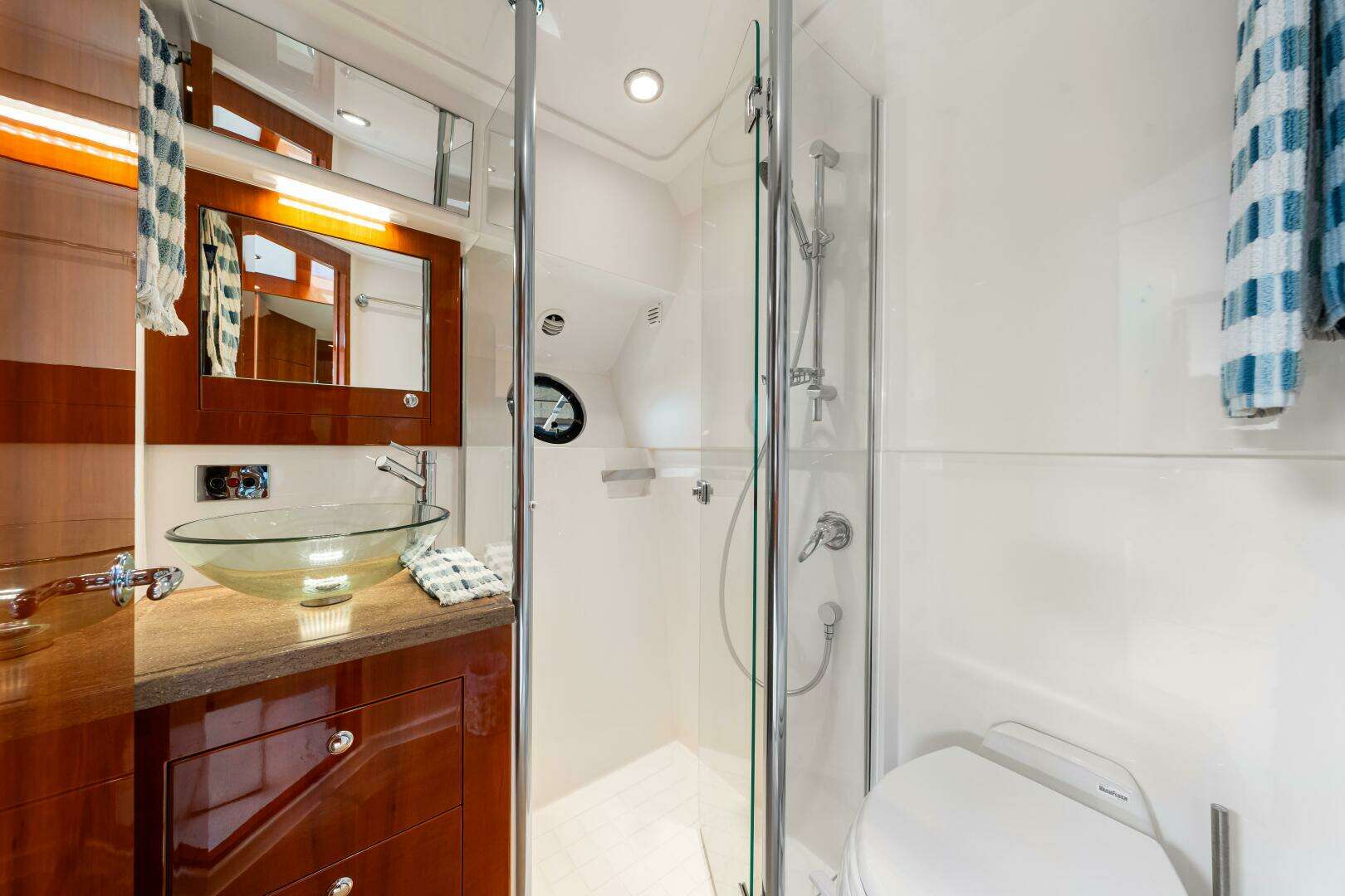 2016 Riviera 5000 Sport Yacht - Image 77