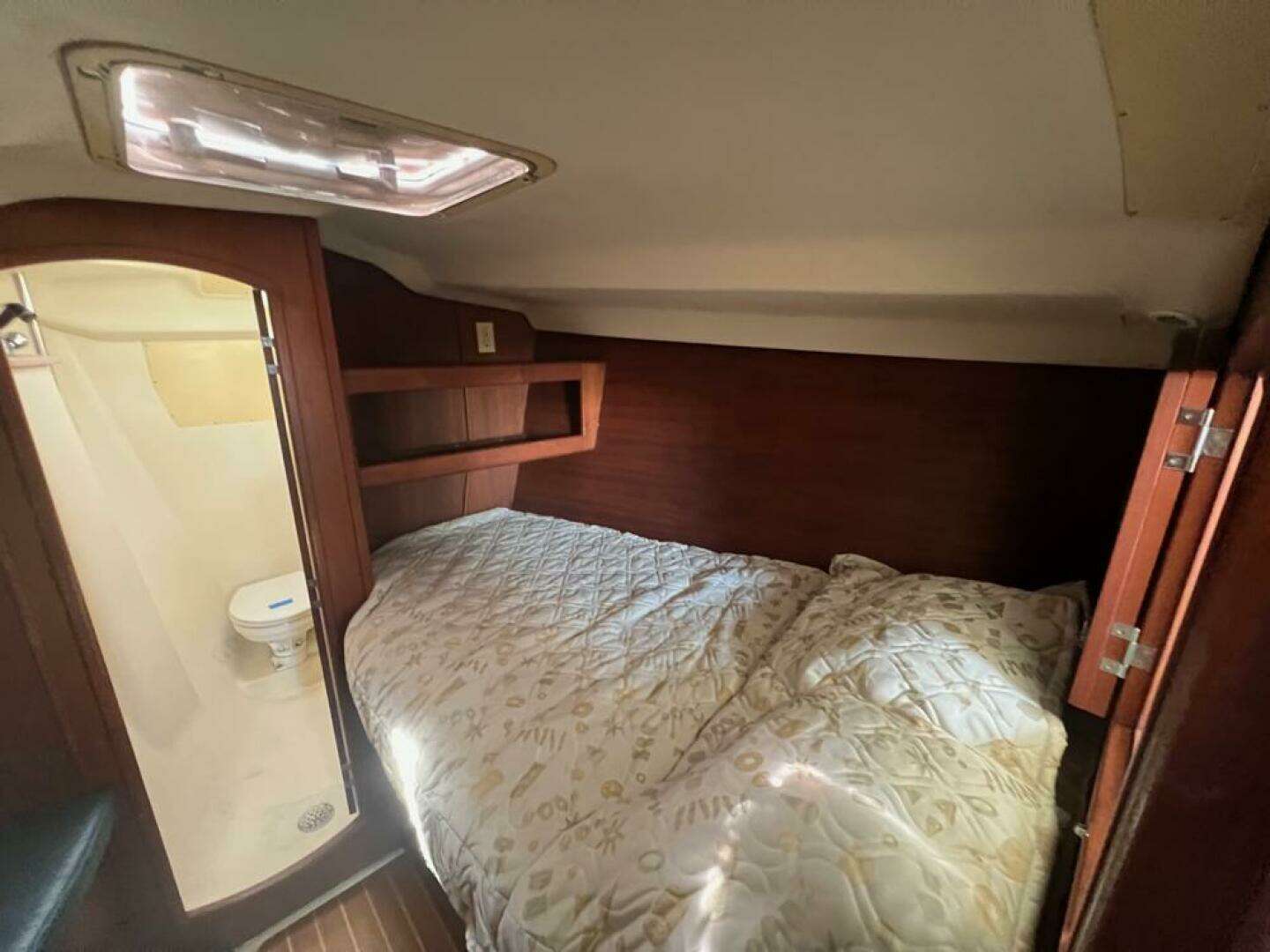 2001 Hunter 420 Passage - Image 15