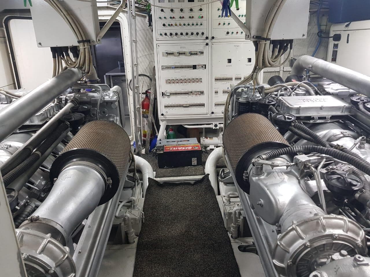 Engine room of 1996 Arno Leopard 27 yacht.