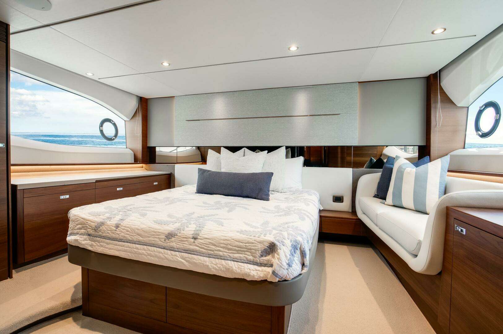 2025 Princess V55 - Image 8
