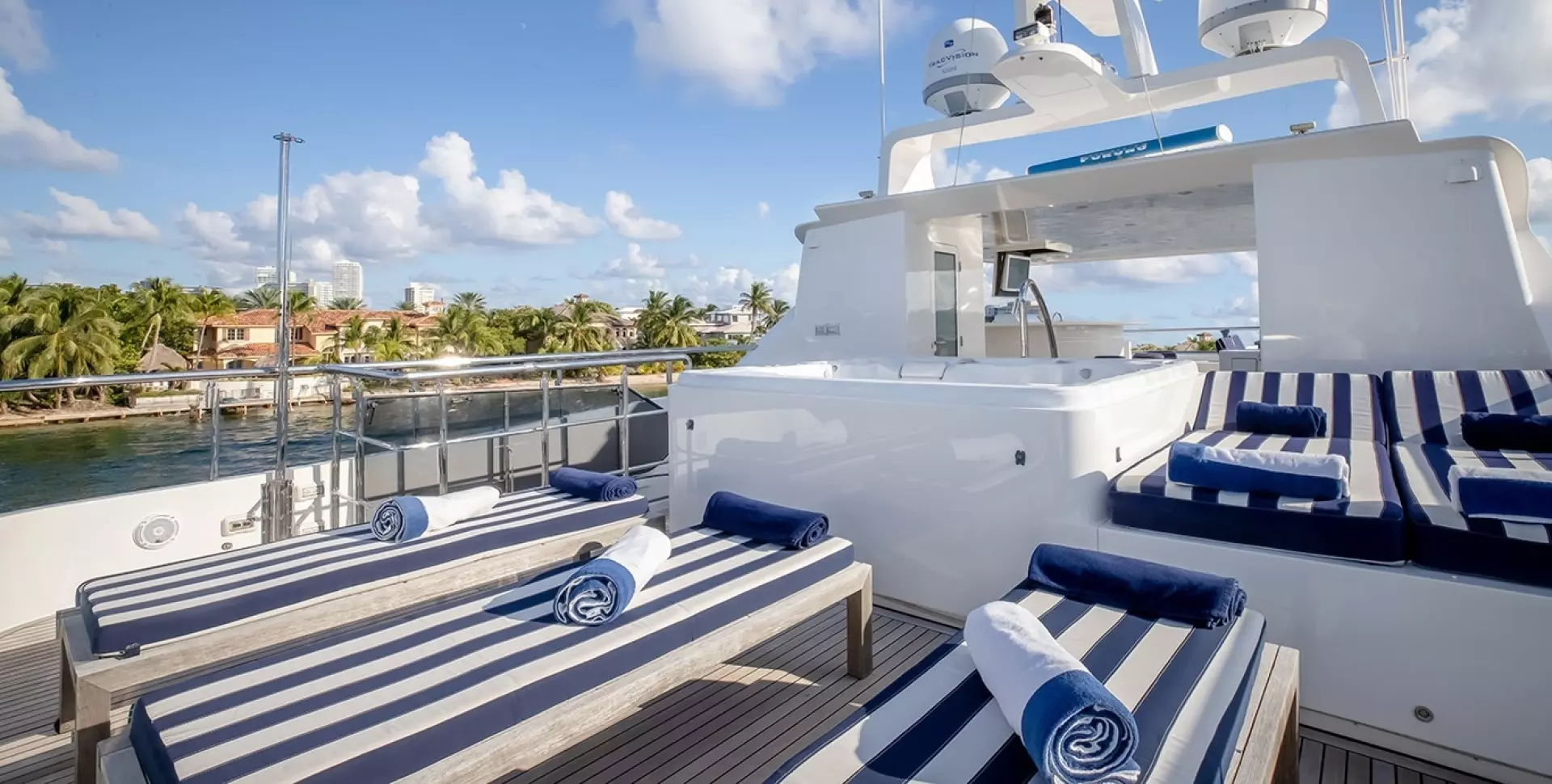 2009 Horizon Premier Tri-Deck - Image 40