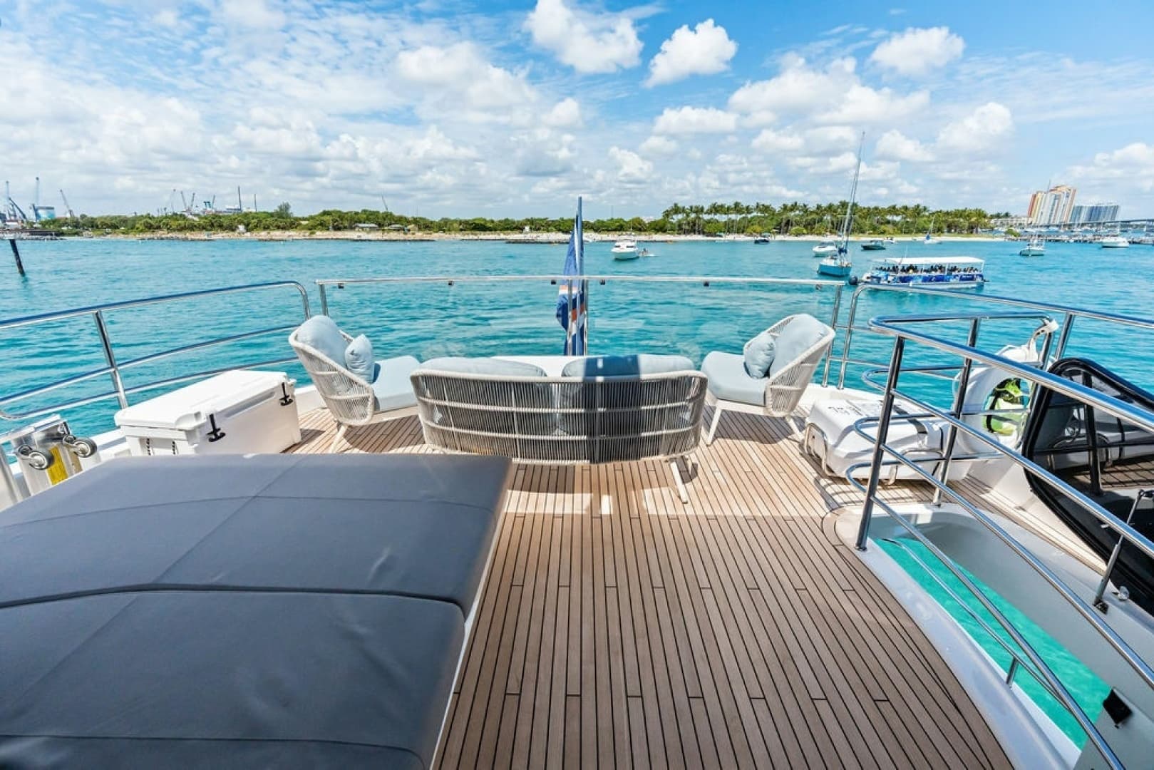 2026 Sunseeker 88 Yacht - Image 21