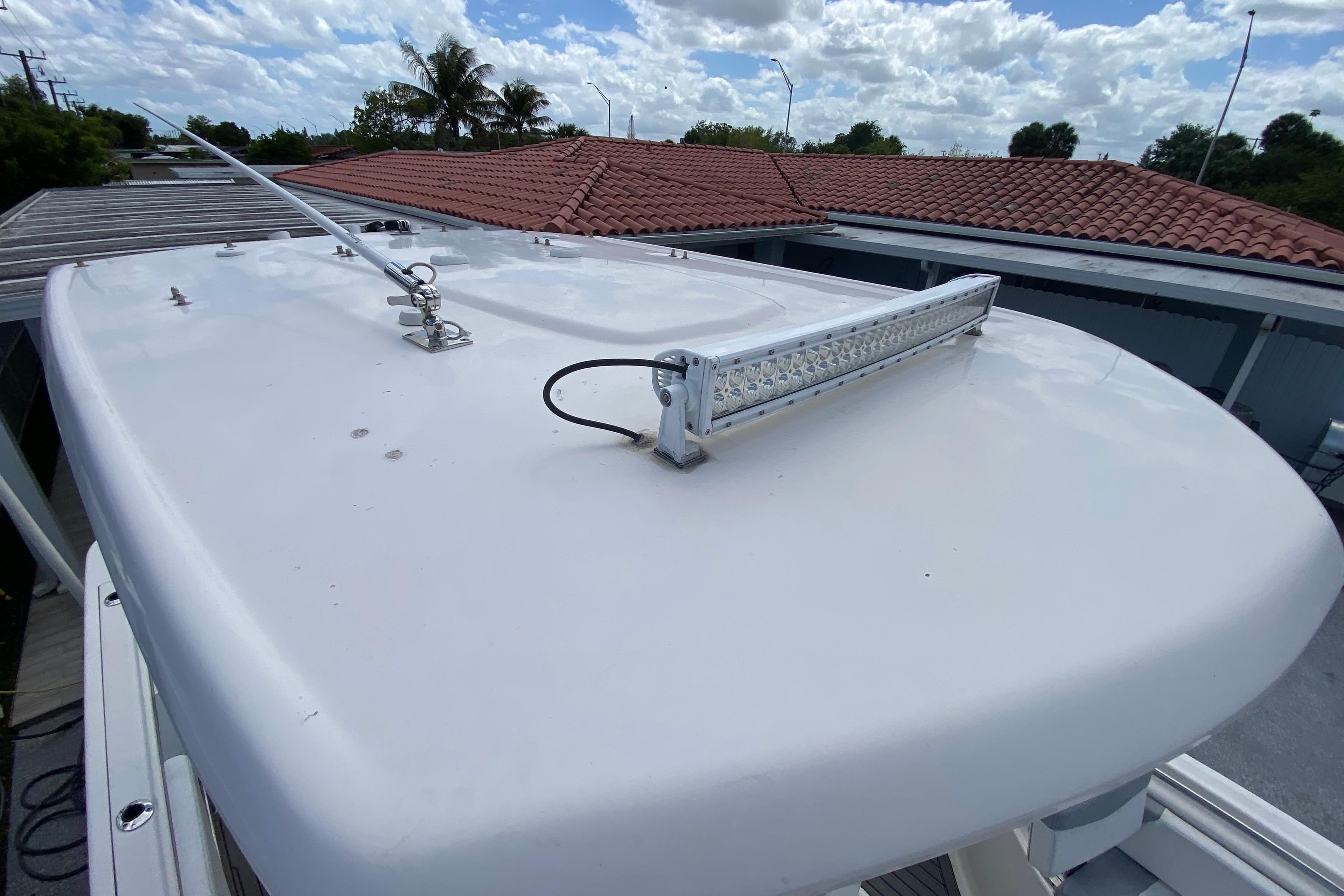 Robalo R242 Center Console 2022 boat roof with mounted light bar and antenna.