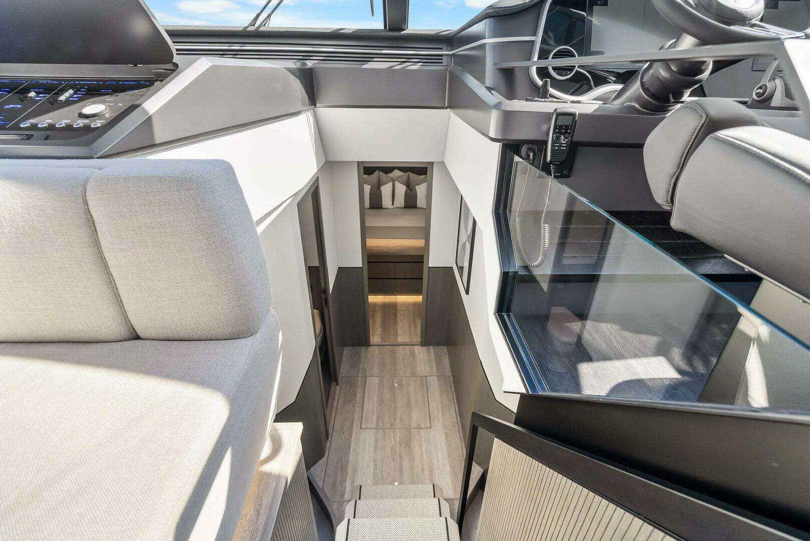 2027 Pearl 63 - Image 28