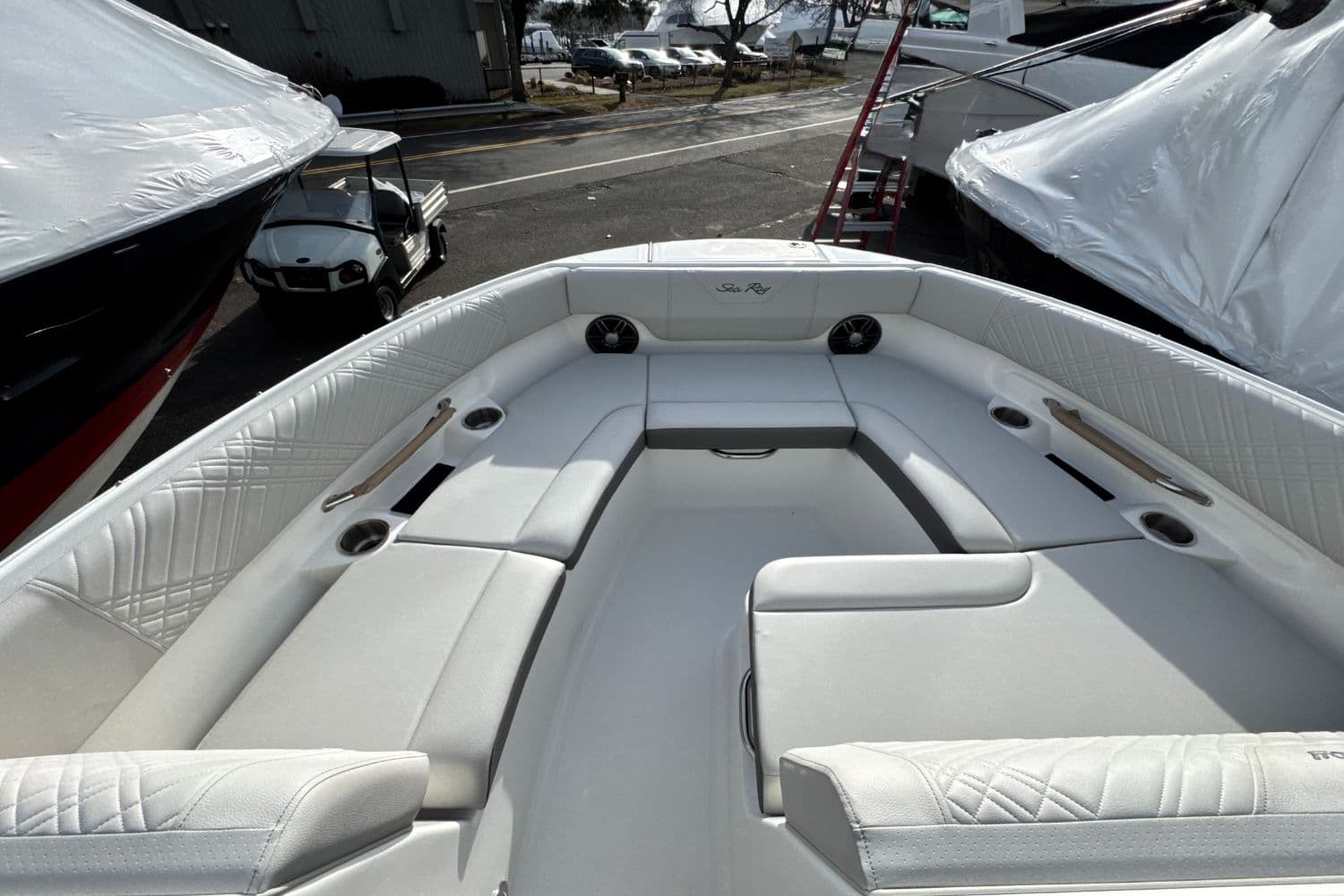 2026 Sea Ray SDX 230 Outboard - 38