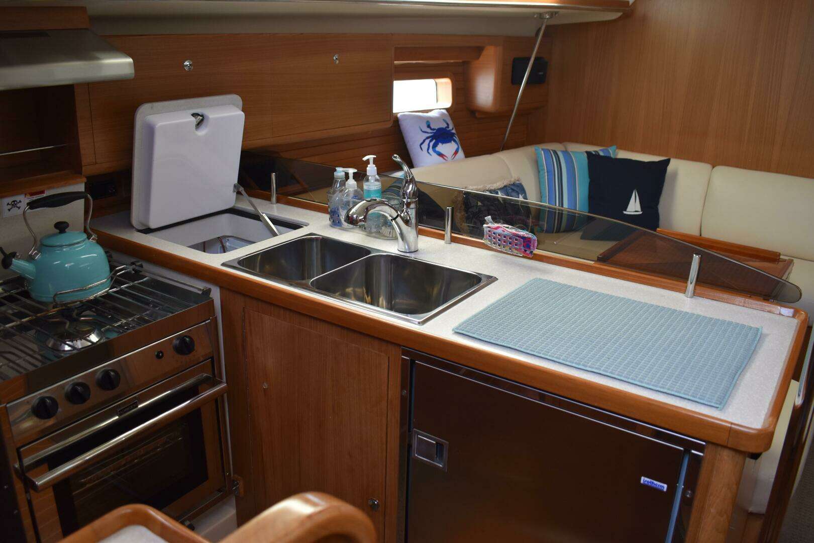 2016 Catalina 445 - Image 21