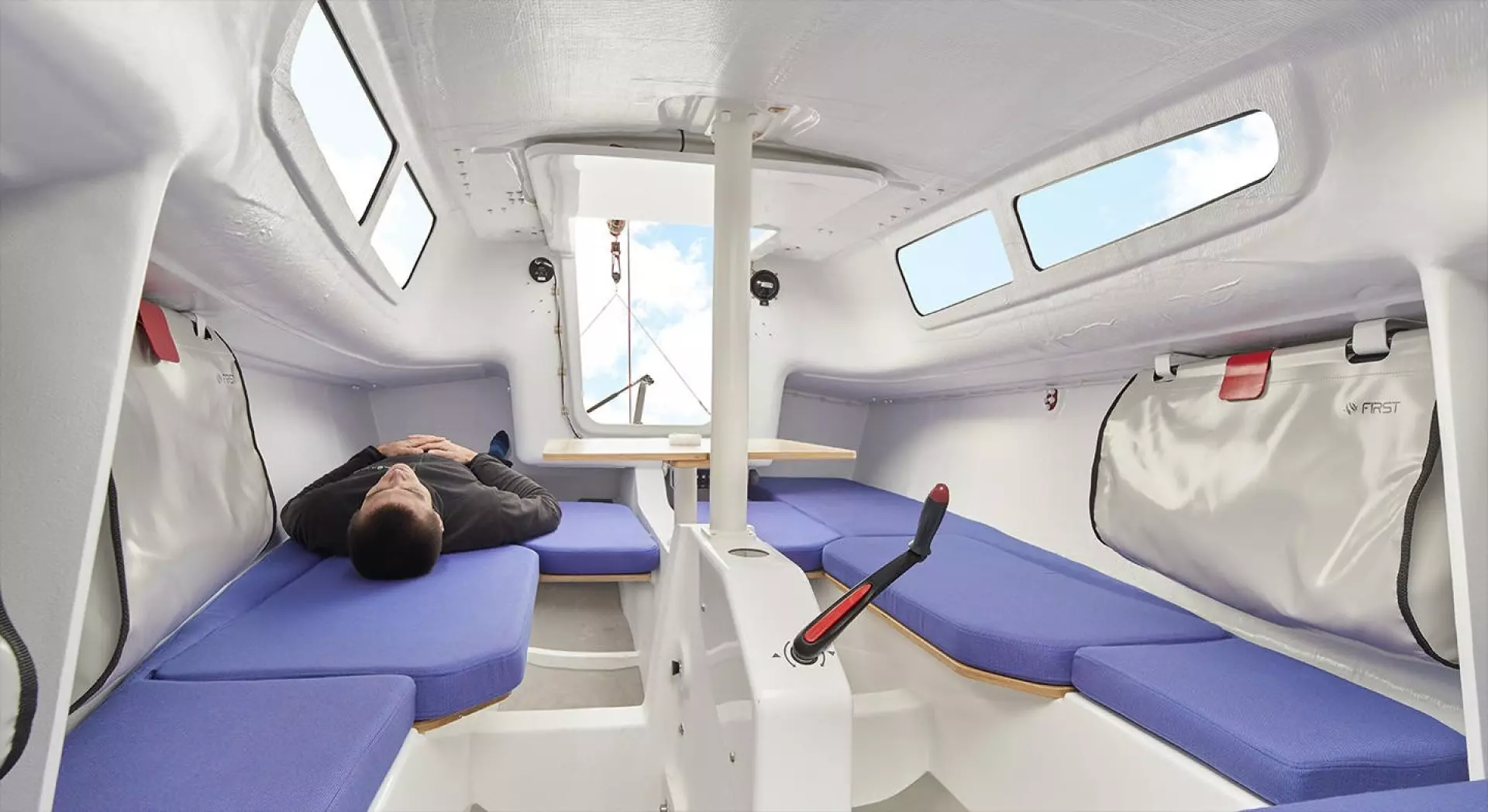 2026 Beneteau First 24 SE - Image 11