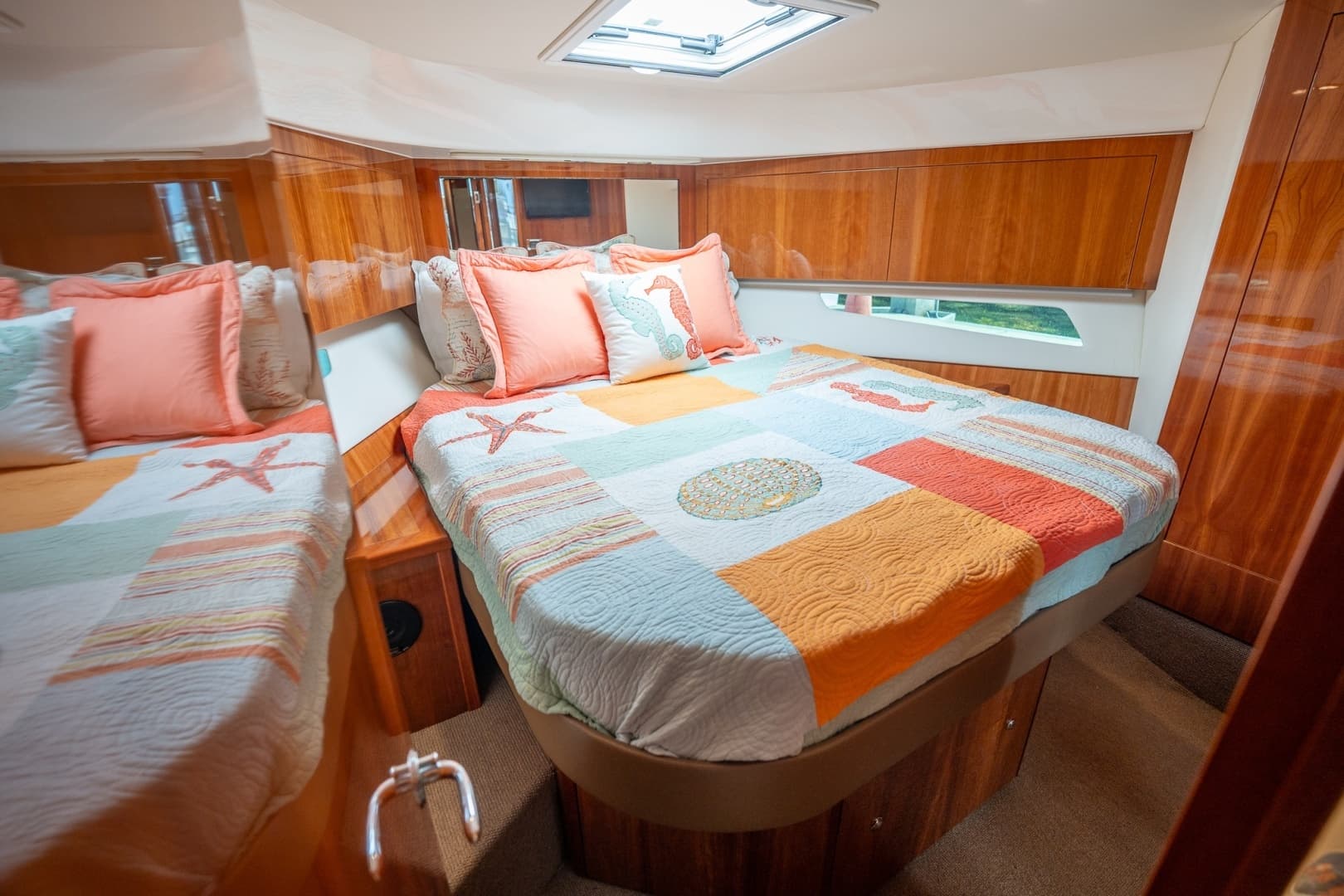 2016 Riviera 5000 Sport Yacht - Image 86