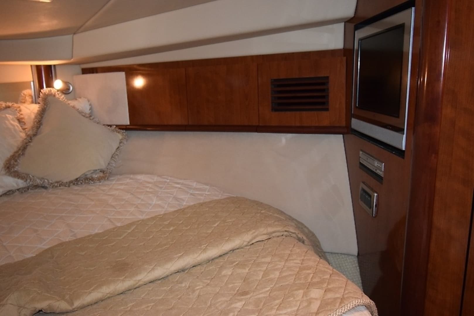 2004 Sea Ray 390 Sundancer - Image 33
