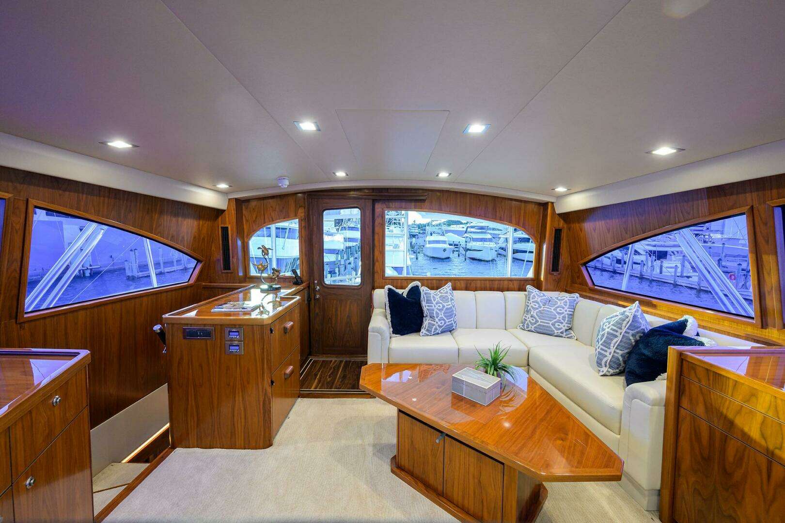 2020 Viking 92 Enclosed Bridge - Image 39