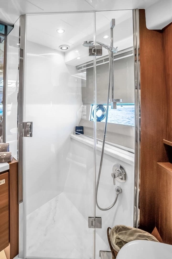 2016 Princess V58 - Image 44