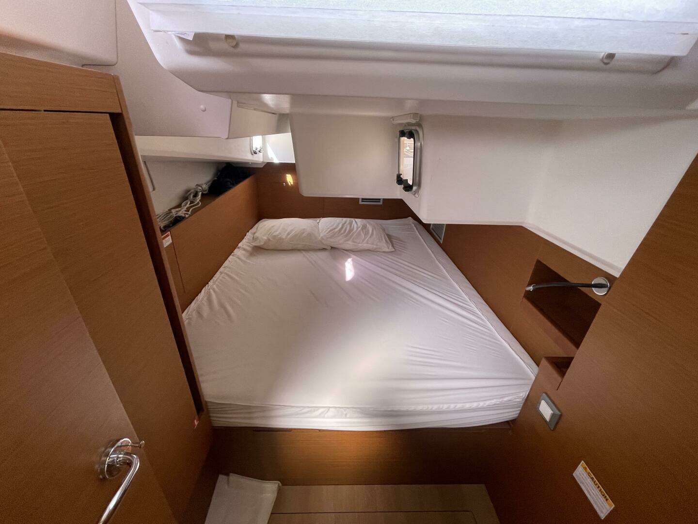 2022 Jeanneau Sun Odyssey 490 - Image 25