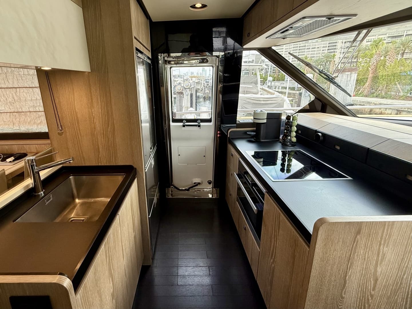 2020 Azimut Magellano 66 - Image 32