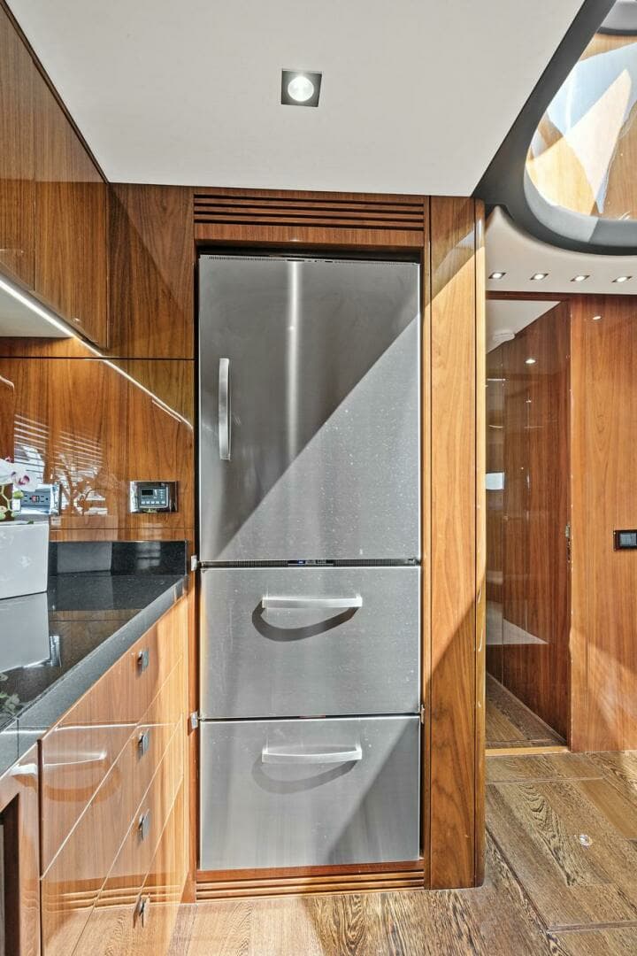 2017 Sunseeker 68 Sport Yacht - Image 45