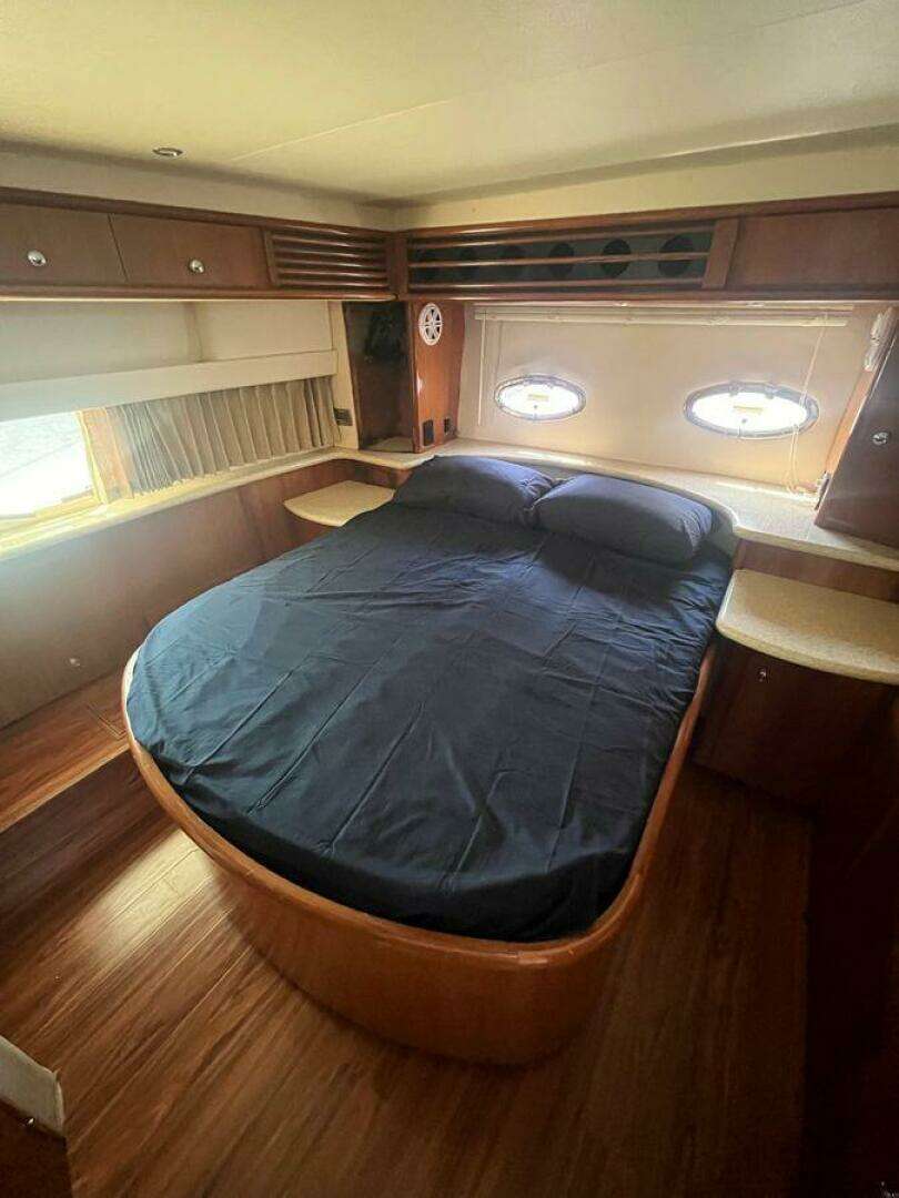 2000 Carver 396 Motor Yacht - Image 26