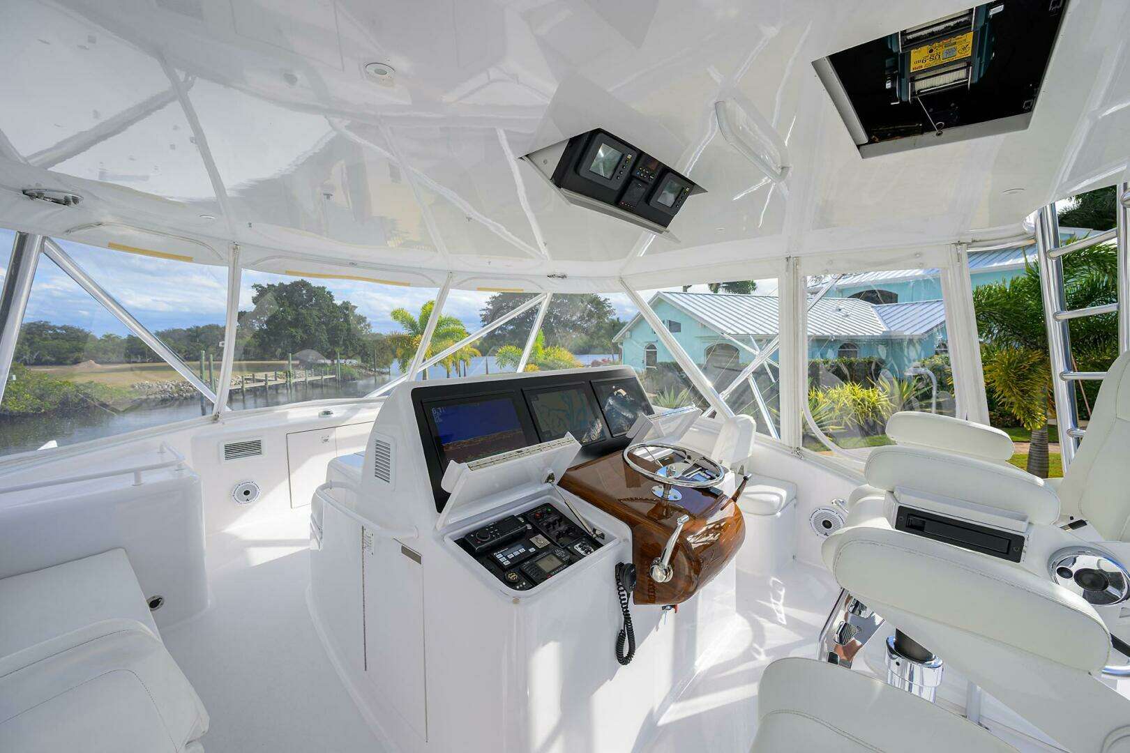 2013 Hatteras GT63 - Image 24