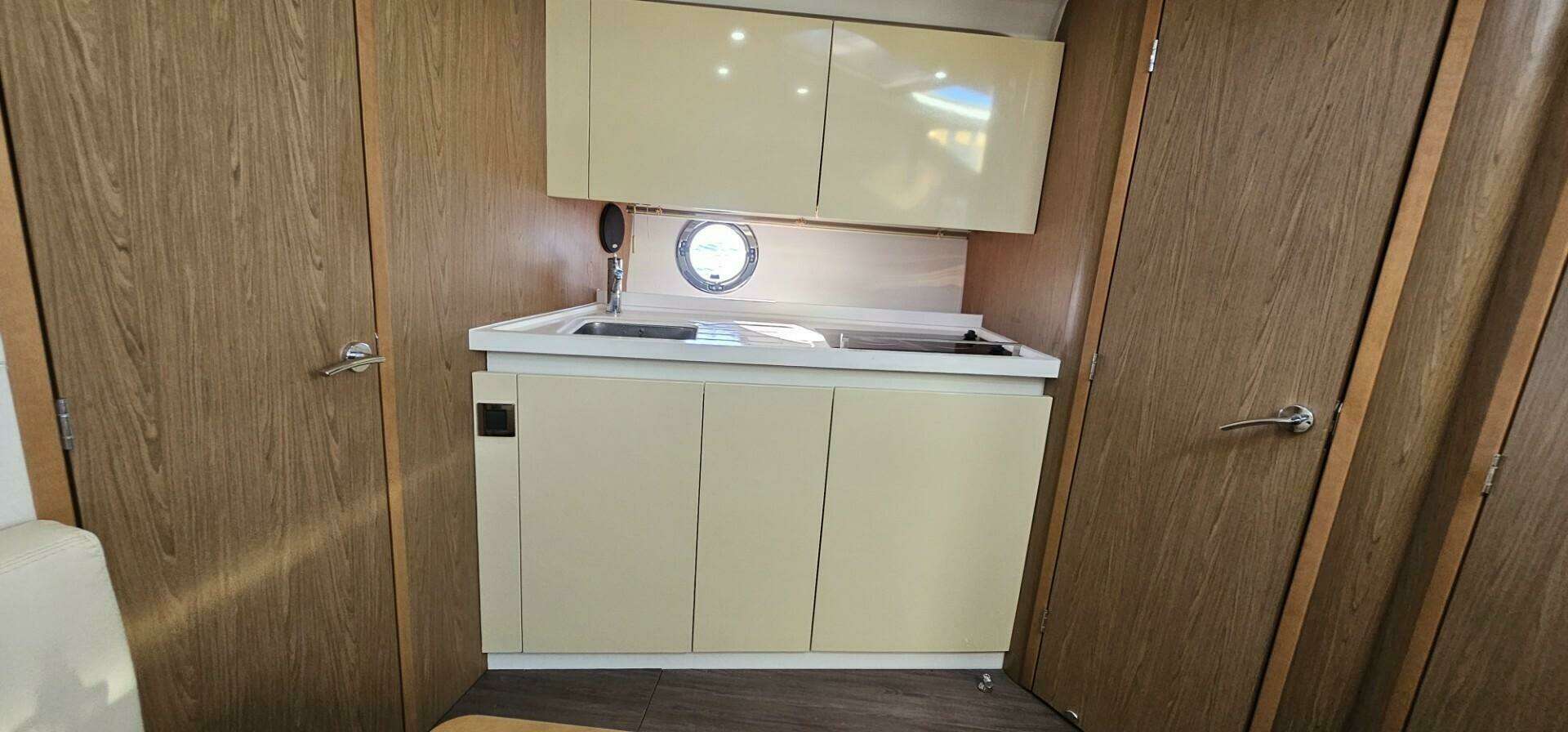 2015 Beneteau 38 Gran Tourismo - Image 15