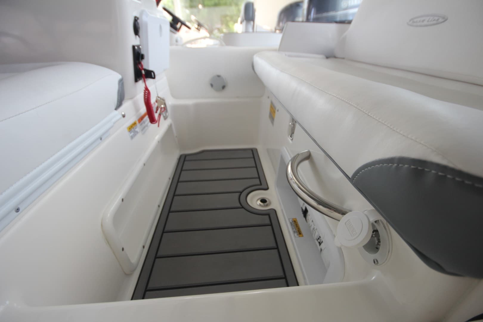 2026 Zodiac Yachtline 440 DL NEO - Image 12