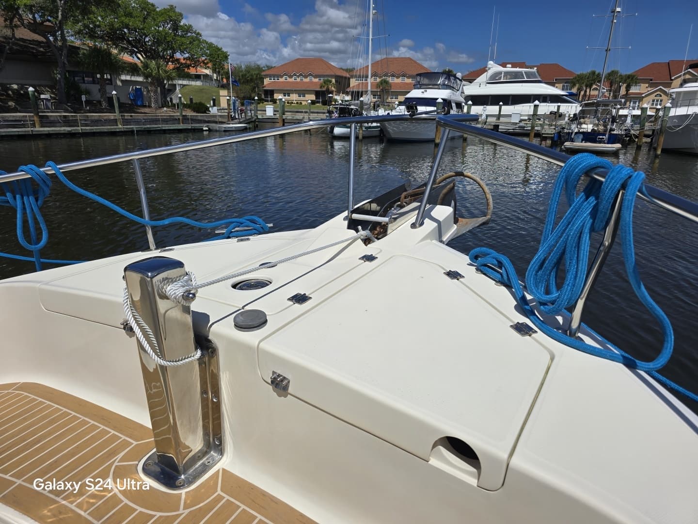 2005 Mainship 400 - Image 13