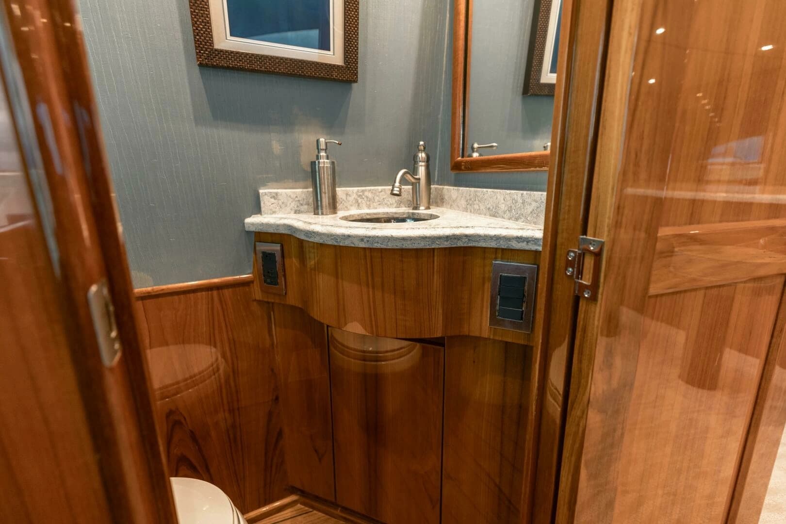 2017 Viking 66 Convertible - Image 17