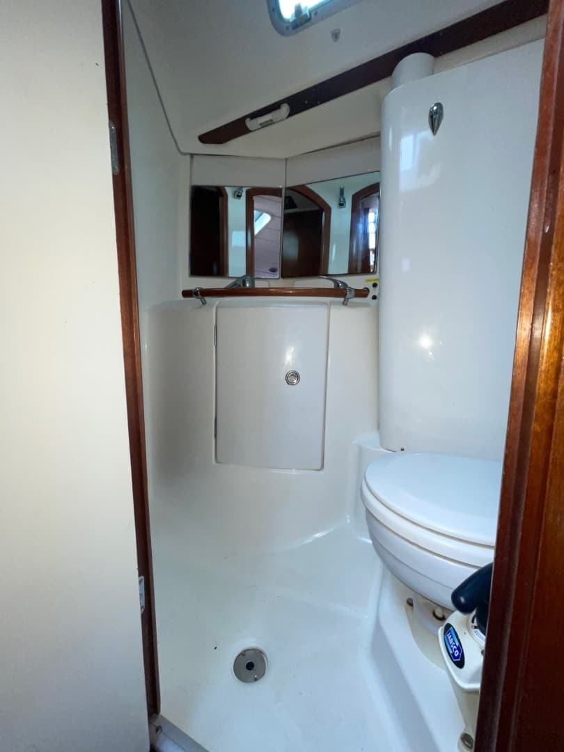 2004 Beneteau 423 - Image 16