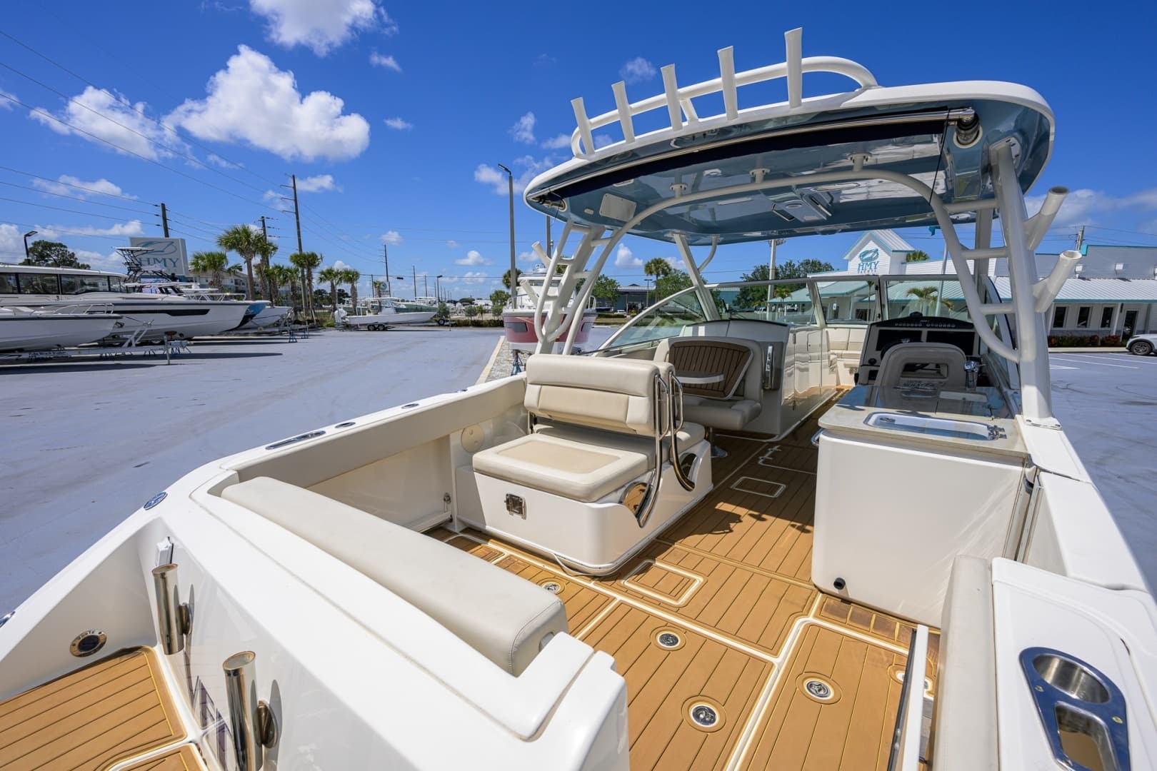 2023 Boston Whaler Vantage - Image 17