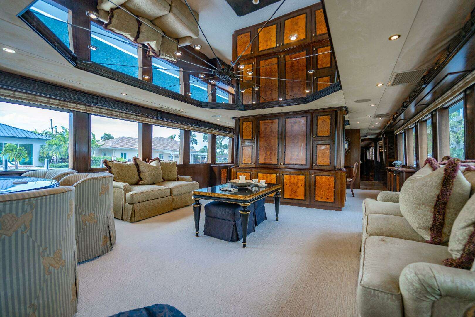 2001 Hatteras 100 Motor Yacht - Image 14