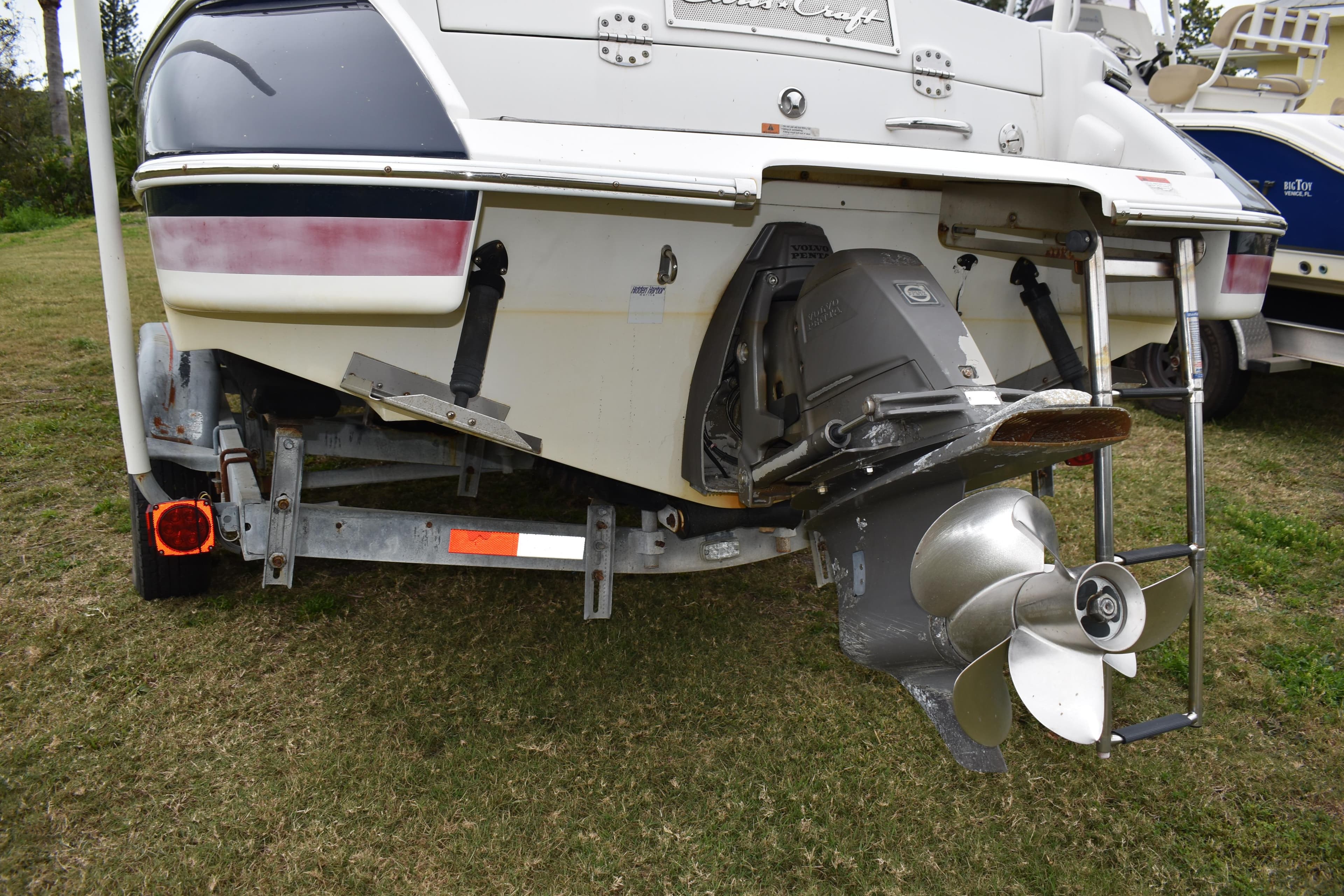 2009 Chris-Craft Corsair 25 boat rear view with propeller and trailer.