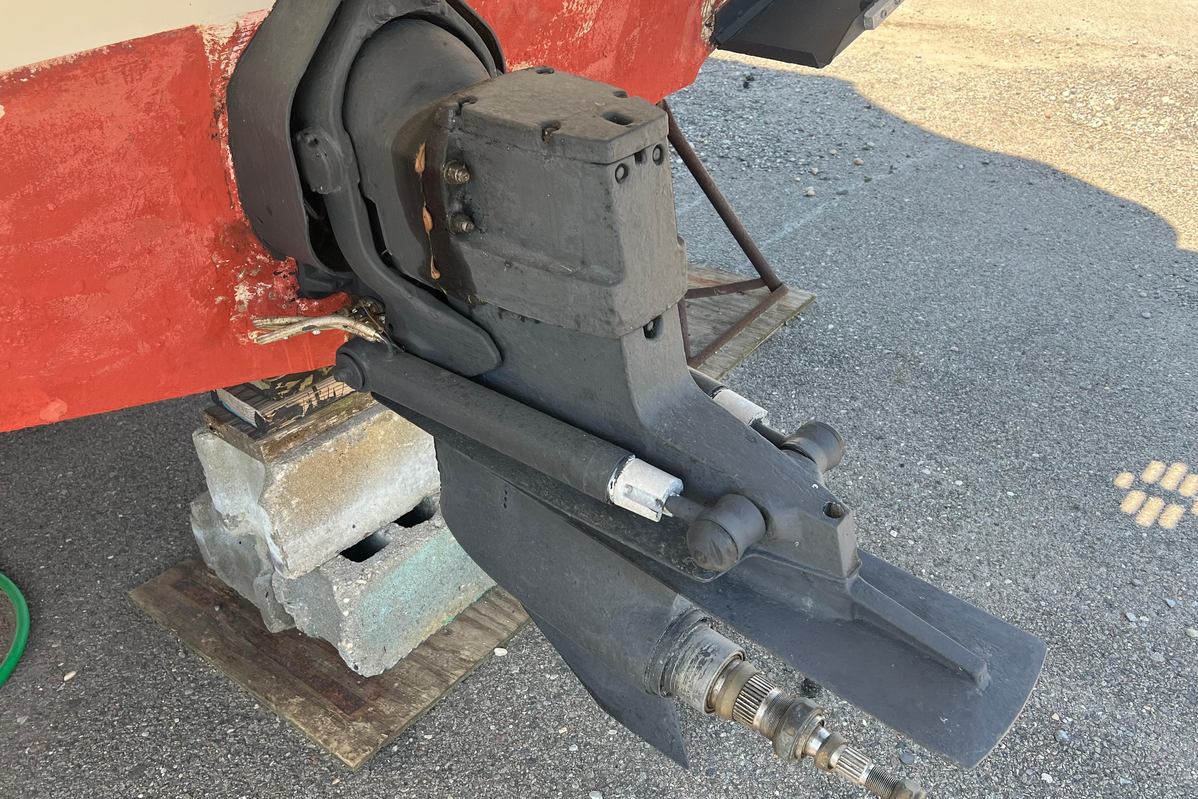 Outboard motor of a 2002 Monterey 262 Cruiser on a concrete block.