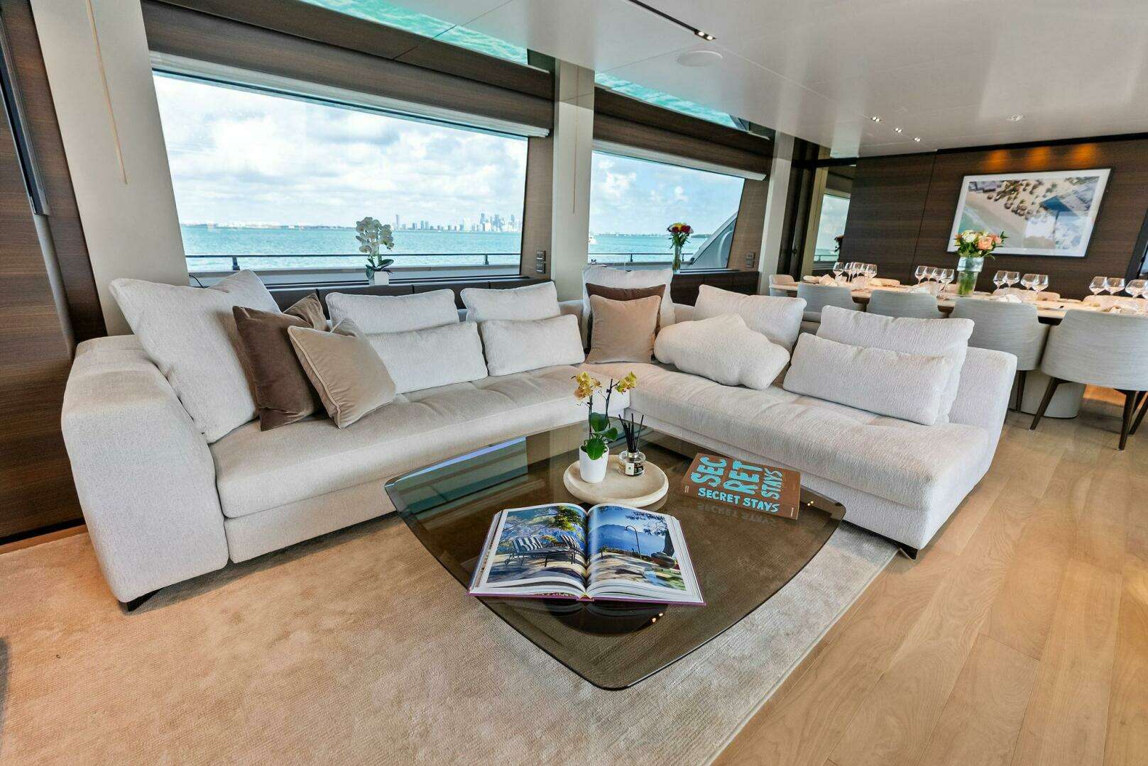 2023 Custom Line 33 Navetta - Image 38