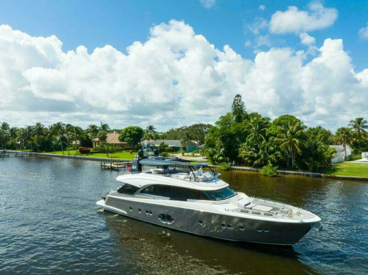 2015 Monte Carlo Yachts MCY86 - Image 12