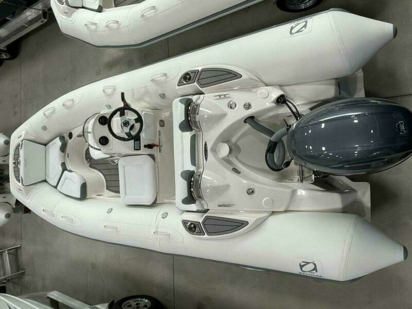 2023 Zodiac Yachtline 490 Deluxe NEO - Image 12