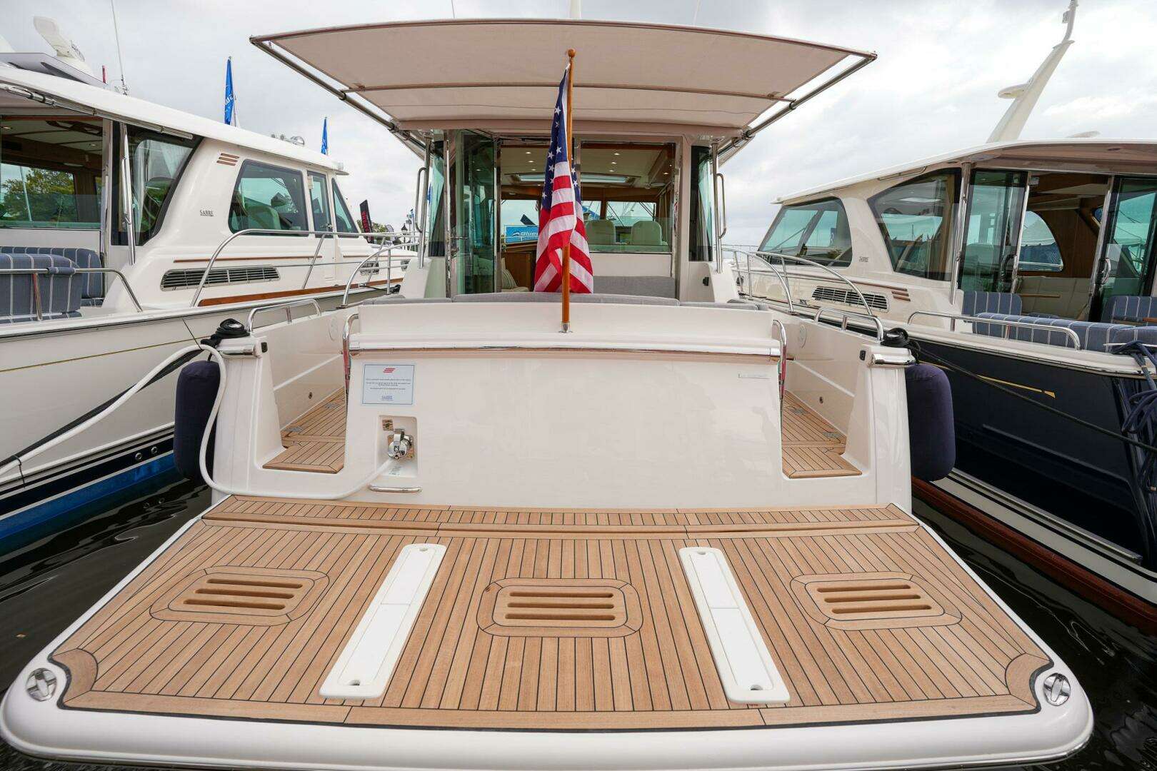 2027 Sabre 45 Salon Express - Image 12