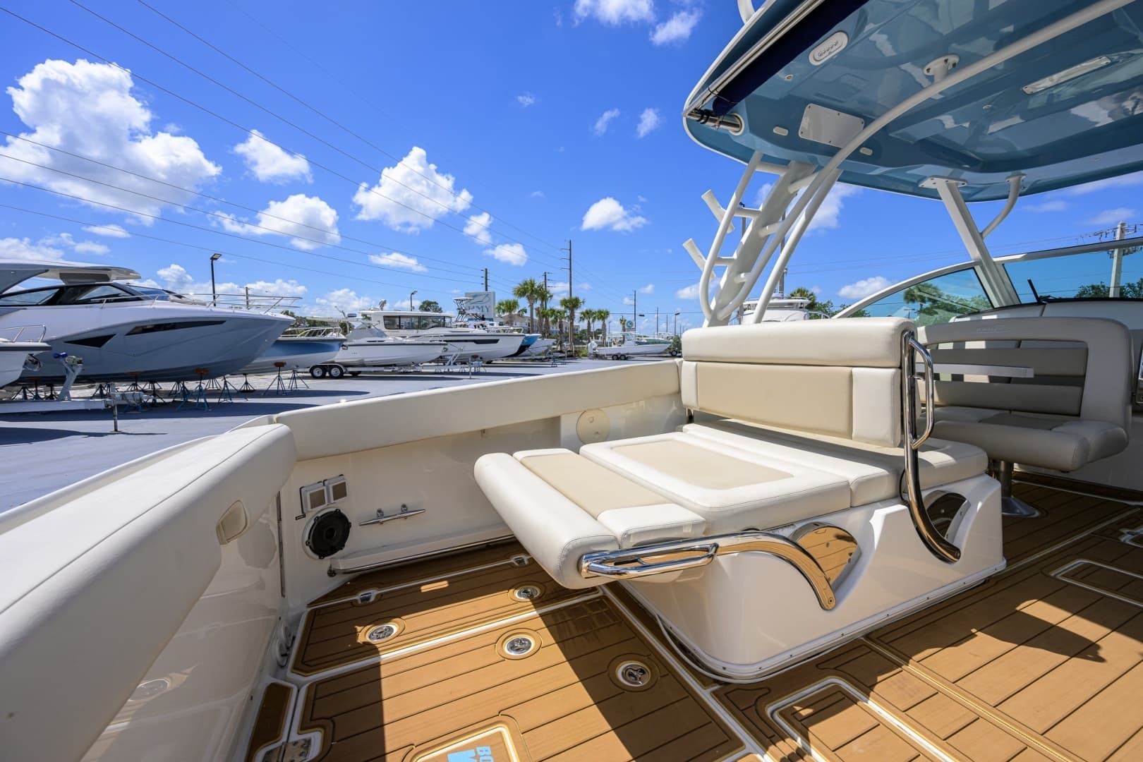2023 Boston Whaler Vantage - Image 27