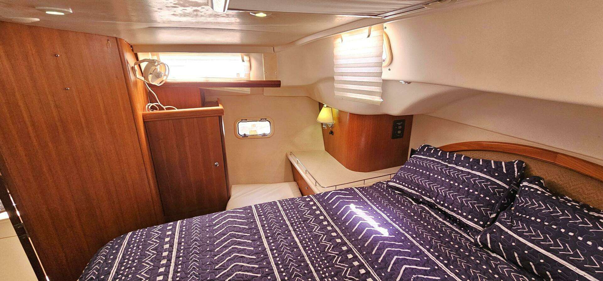2007 Hunter 45 CC - Image 13