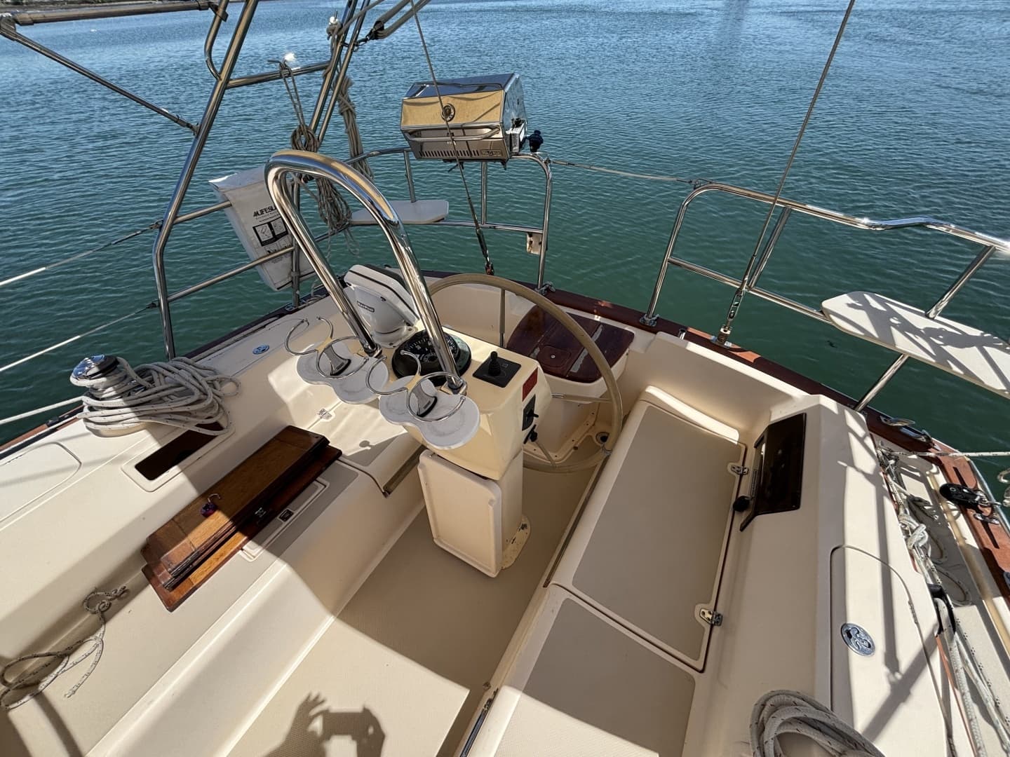 2015 Island Packet — - Image 12