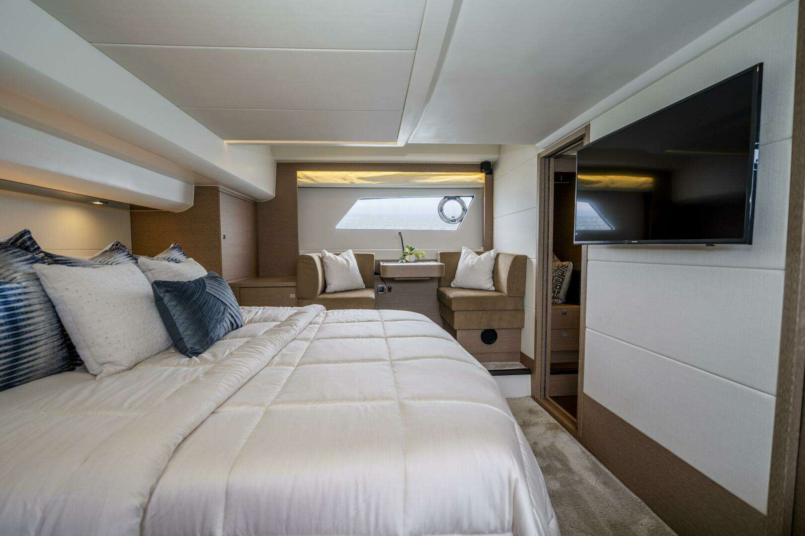 2018 Prestige 560 - Image 49