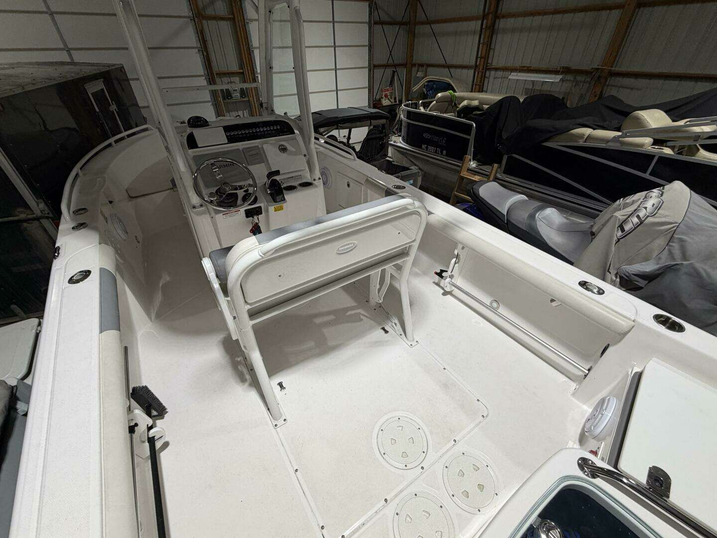 2016 Everglades 230 Center Console - Image 20