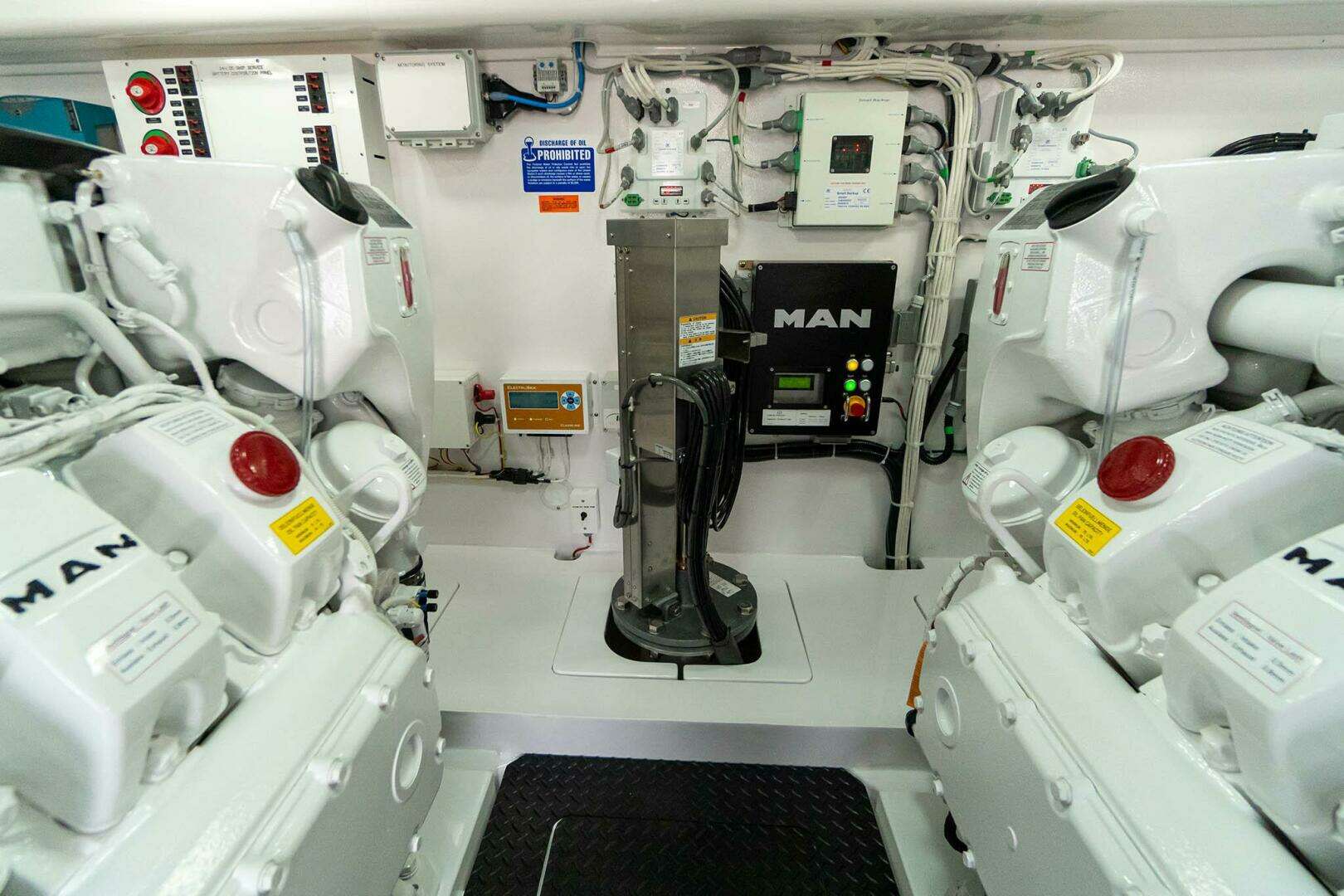 2027 Viking 54 Sport Coupe - Image 10