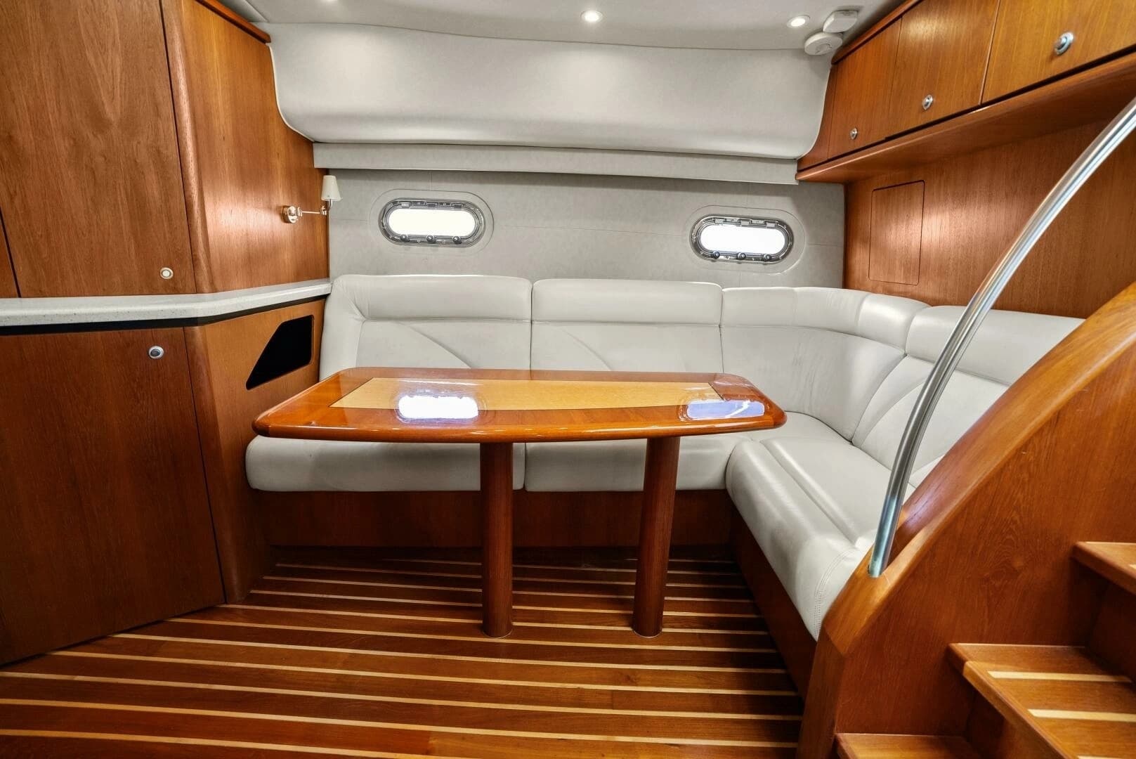 2007 Tiara Yachts 4300 Sovran - Image 16
