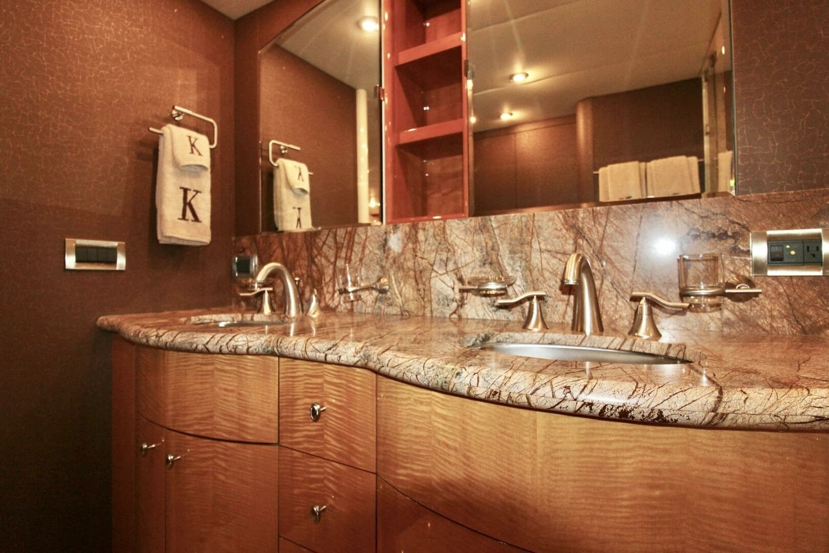 2007 Lazzara Yachts 74 Motor Yacht - Image 51