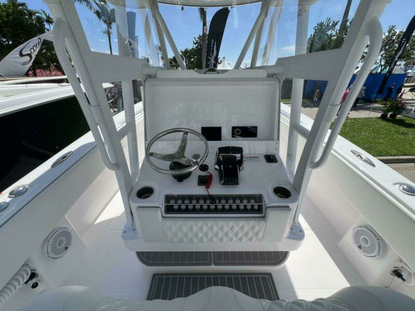 2026 Invincible 33 Open Fisherman - Image 6