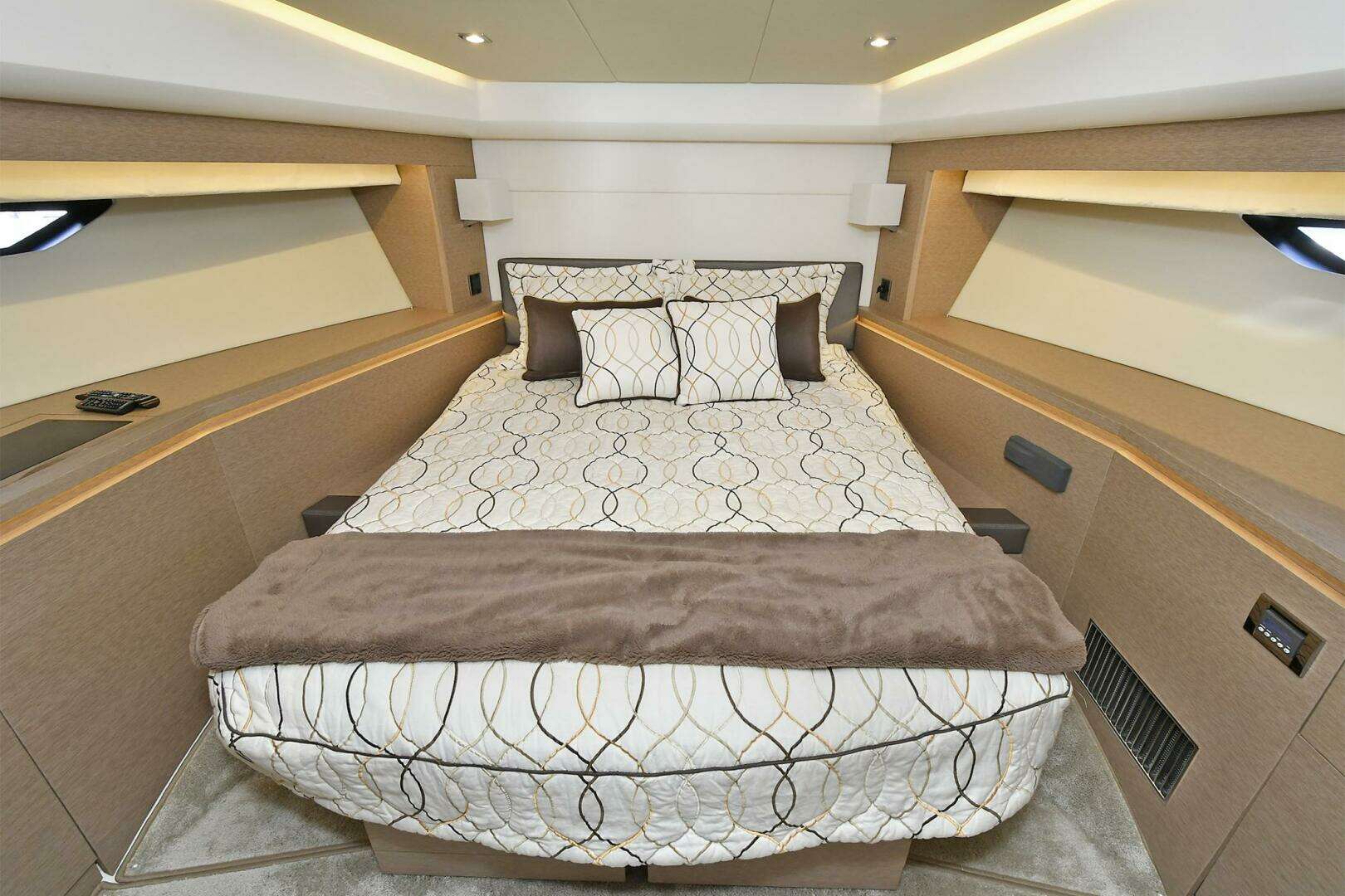 2018 Prestige 560 Fly - Image 46