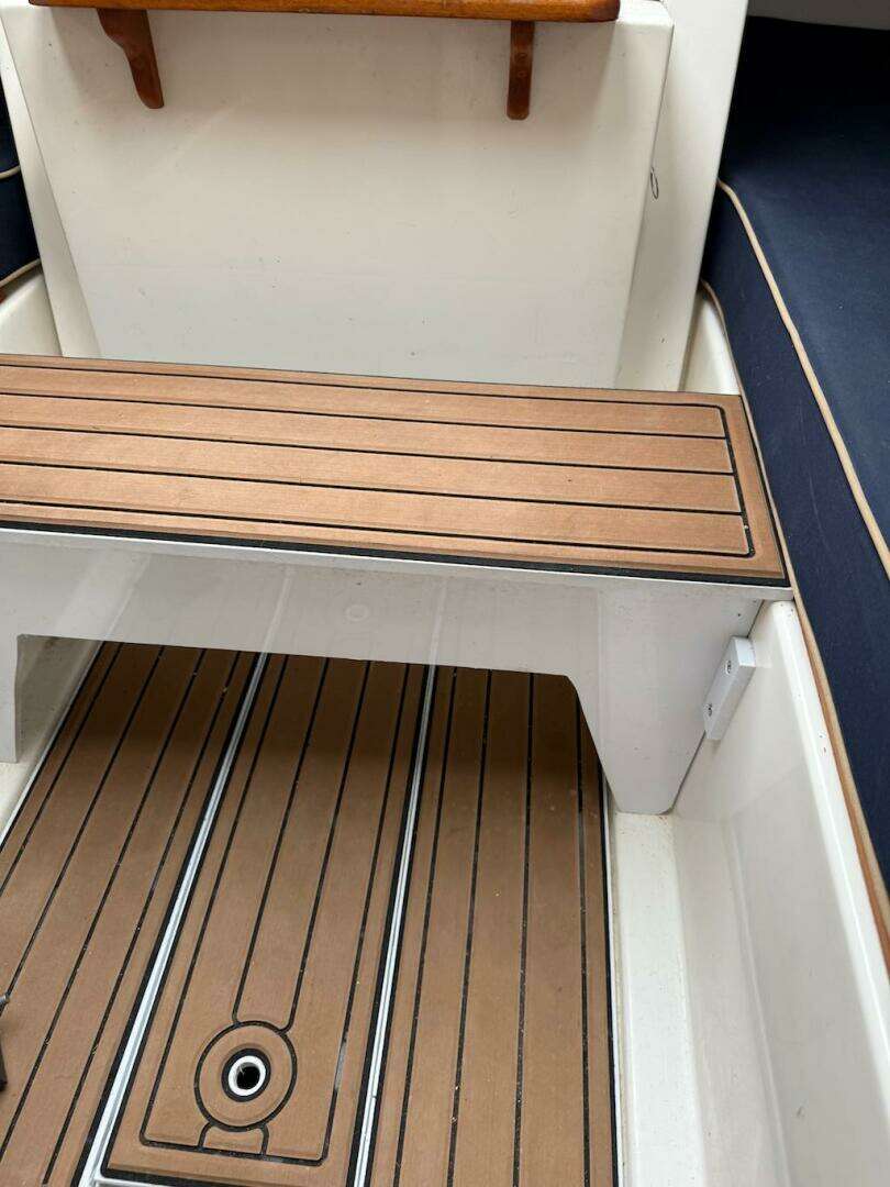 2008 e Sailing Yachts e33 - Image 18