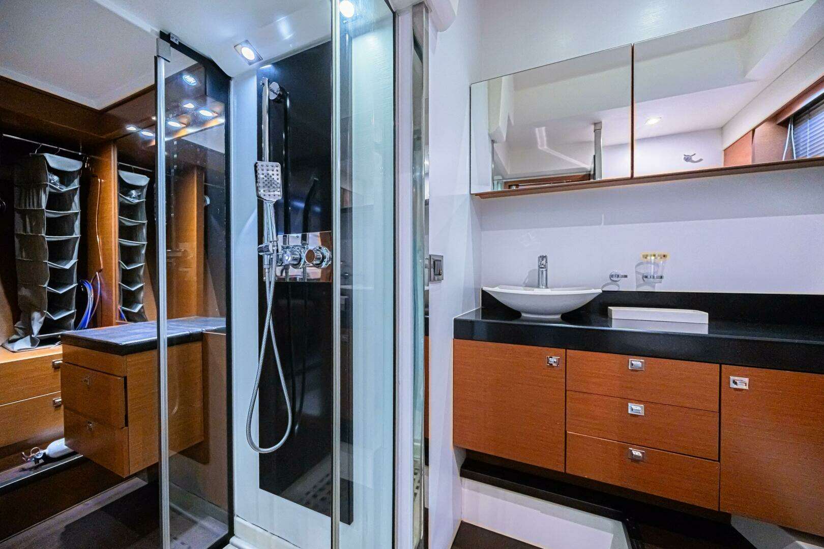 2013 Prestige 550S - Image 28