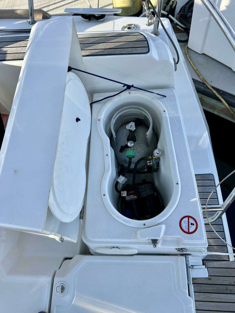 2013 Jeanneau 379 - Image 44