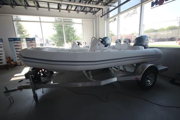 2026 Zodiac Yachtline 440 DL NEO
